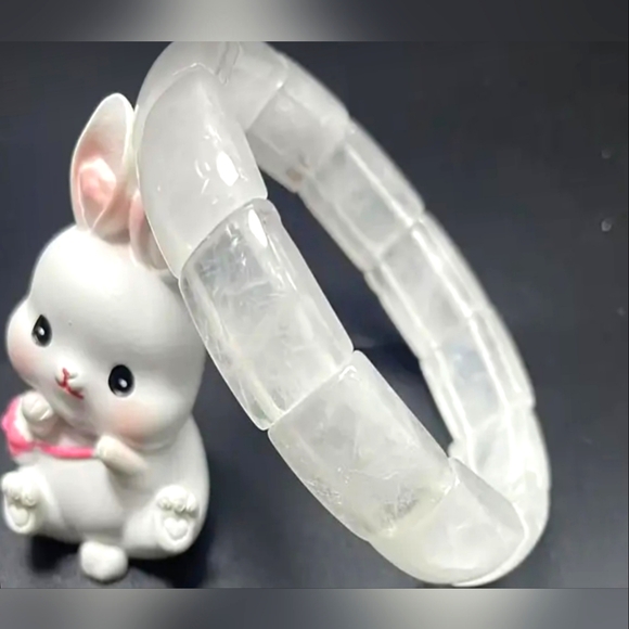 Elegant Natural Stone White Bracelet Enhances Spiritual Growth. - Picture 1 of 3